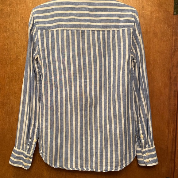 ❌SOLD❌ J. Crew Woman’s “The Boy Shirt” - Picture 2 of 4
